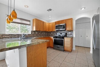 8525 Twinkling Topaz Ave in Las Vegas, NV - Building Photo - Building Photo