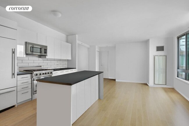 property at 4630 Center Blvd