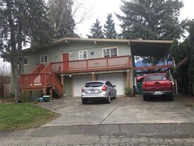 8428 Maple Ave SE in Snoqualmie, WA - Building Photo