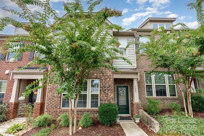 property at 3021 Honeylocust Ln
