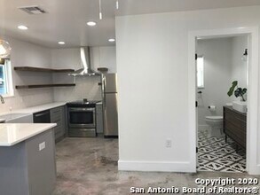 423 W Woodlawn Ave in San Antonio, TX - Building Photo - Building Photo