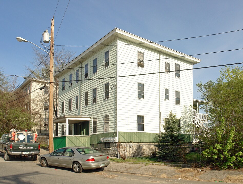 79 Douglas St in Manchester, NH - Foto de edificio