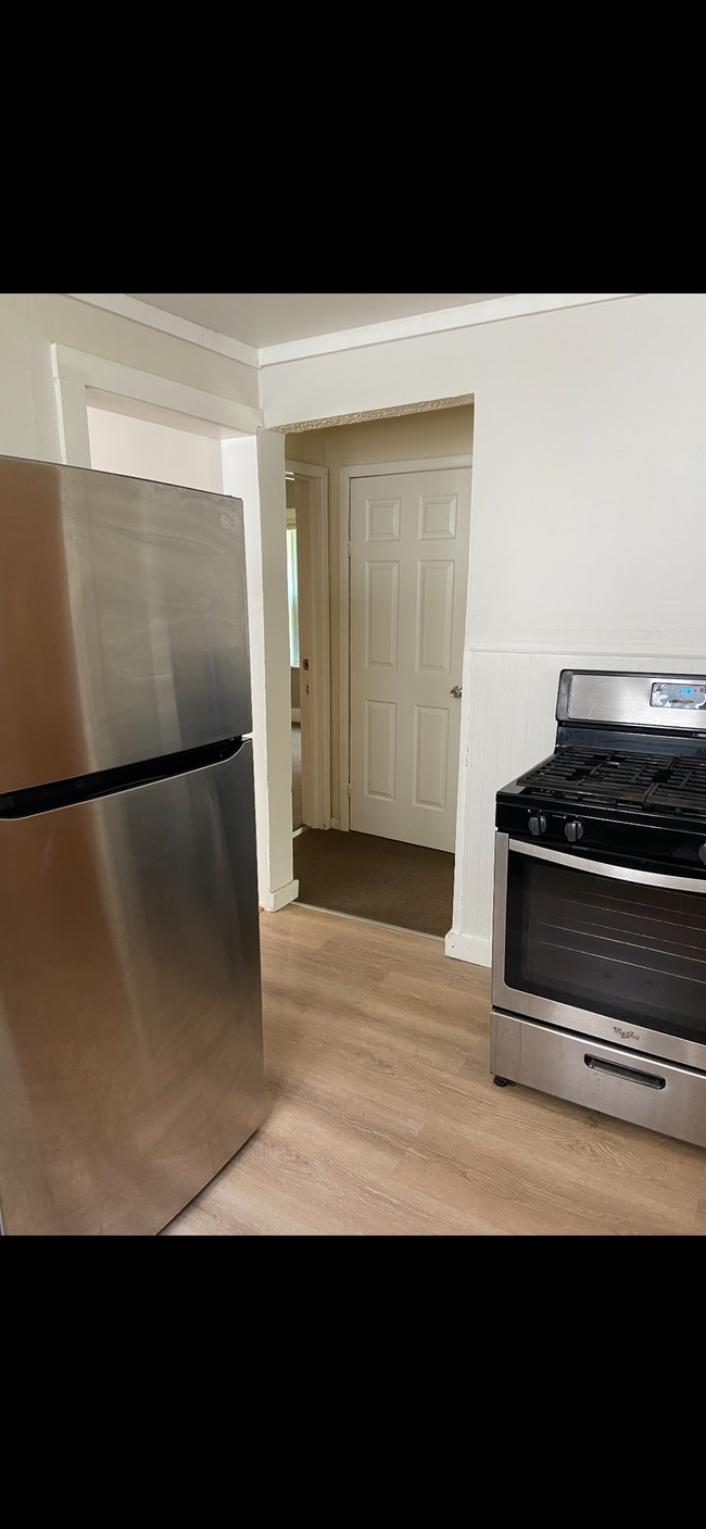 310 Cedar Pl, Unit 2 bed room lower in East Rochester, NY - Building Photo - Building Photo