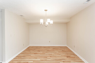 Beacon Hill in Pittsburgh, PA - Building Photo - Interior Photo