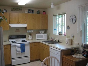 Lookingglass Apartments in Roseburg, OR - Building Photo - Interior Photo