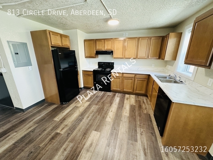 920 N 2nd St in Aberdeen, SD - Foto de edificio