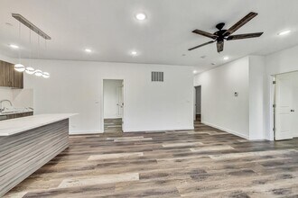 6135 S Kimbark Ave, Unit 301 in Chicago, IL - Foto de edificio - Building Photo