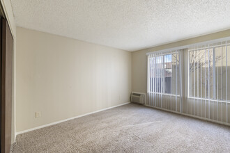 Plumas Garden Apartments in Reno, NV - Building Photo - Interior Photo