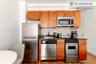 240 W 73rd St in New York, NY - Building Photo - Building Photo