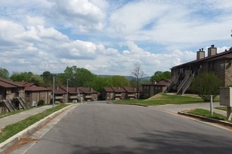 Candlewood Apartments in Huntsville, AL - Foto de edificio - Building Photo