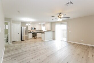 8273 Oliver Twist Ln in Las Vegas, NV - Building Photo - Building Photo