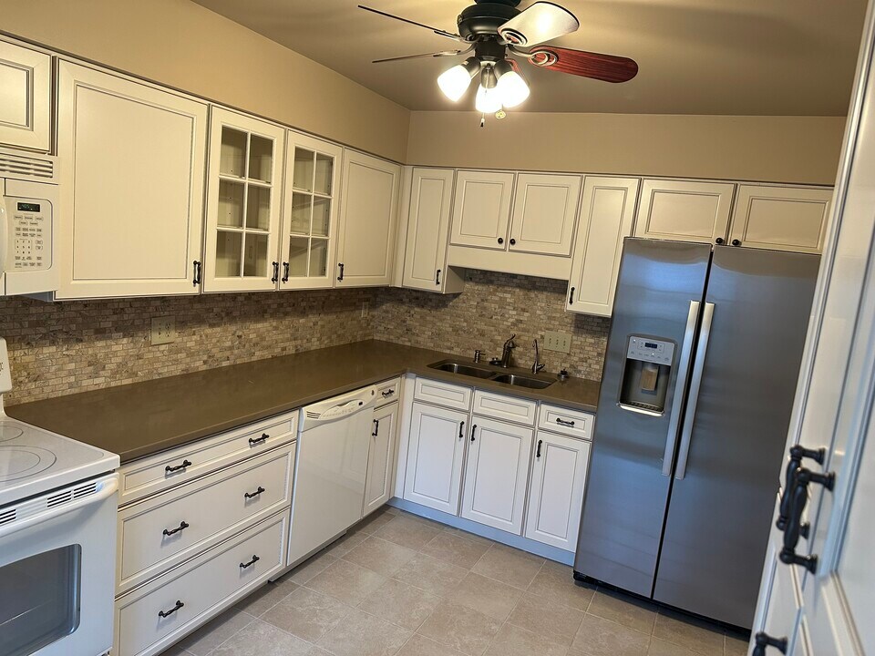 9120 Dominion Cir in Cincinnati, OH - Building Photo