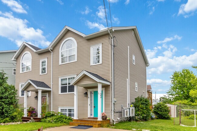 33 Feruz Cres in Halifax, NS - Building Photo - Building Photo