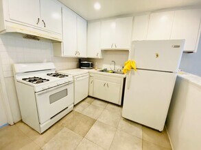 2300 Oak St in Santa Monica, CA - Building Photo - Building Photo