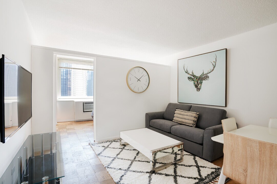 599 10th Ave in New York, NY - Building Photo