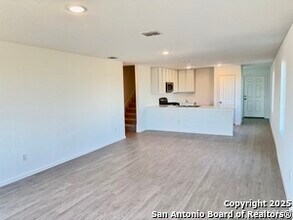 5726 Willow Point Blvd in San Antonio, TX - Building Photo - Building Photo