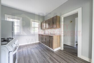 1181 Rozelle Ave in East Cleveland, OH - Foto de edificio - Building Photo