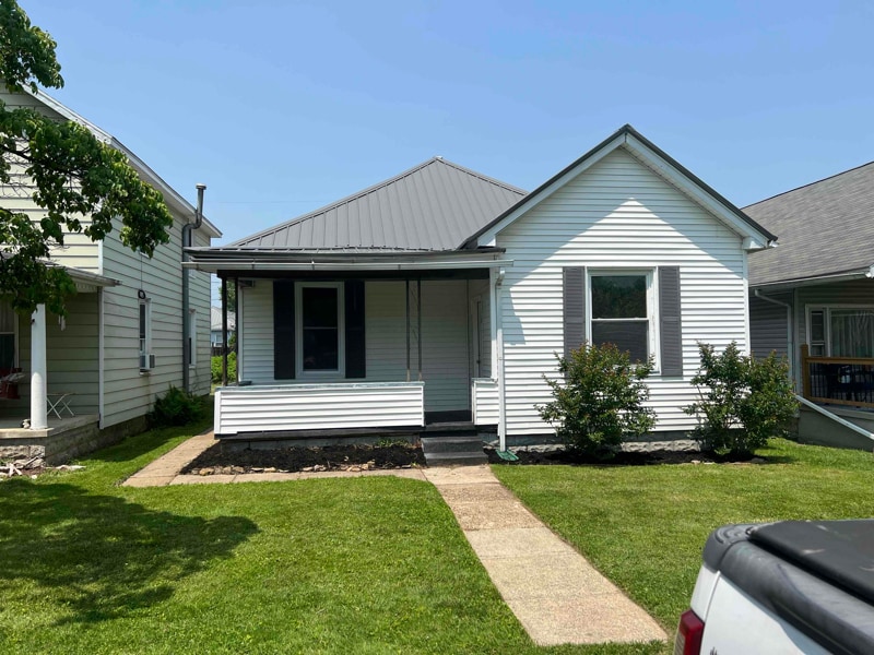 302 McCoy St in Raceland, KY - Building Photo