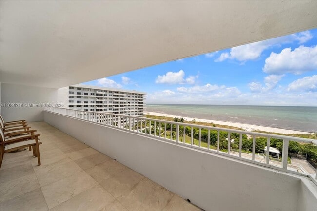 199 Ocean Lane Dr, Unit 901 in Key Biscayne, FL - Building Photo - Building Photo