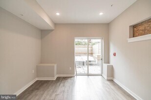 2410 Clifford St in Philadelphia, PA - Building Photo