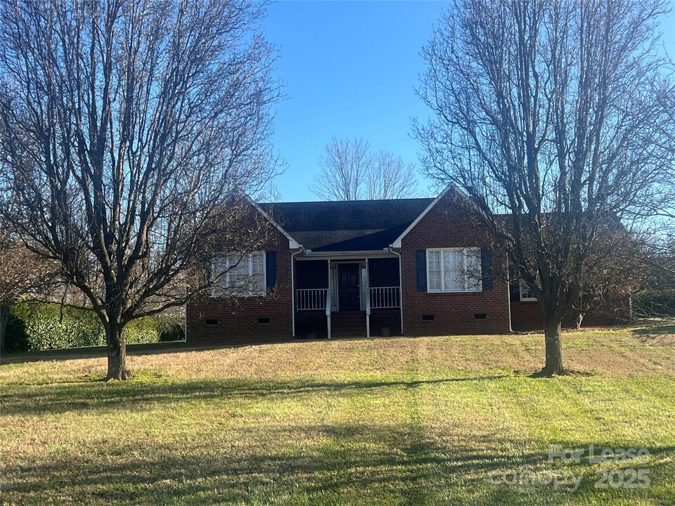 919 Secrest Hill Dr in Monroe, NC - Building Photo