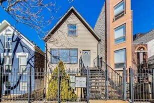 1730 W Beach Ave in Chicago, IL - Building Photo