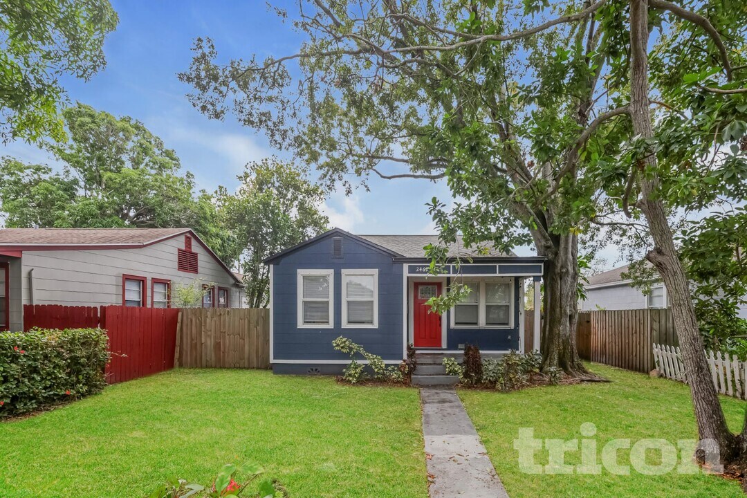 2462 6th Ave N in St. Petersburg, FL - Building Photo