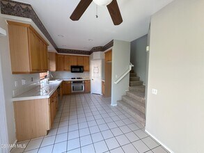 237 Spurwood Ln in Simi Valley, CA - Building Photo - Building Photo