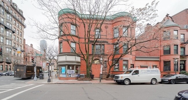 property at 424 Marlborough St