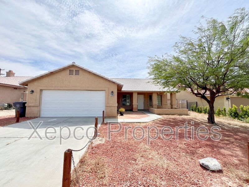 16040 Via Vista in Desert Hot Springs, CA - Building Photo