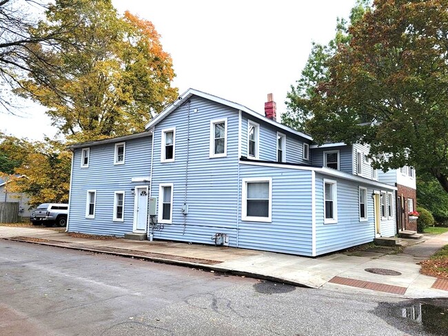 133 Meadville St, Unit c in Edinboro, PA - Building Photo - Building Photo