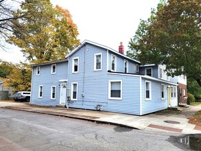 133 Meadville St, Unit c in Edinboro, PA - Foto de edificio - Building Photo