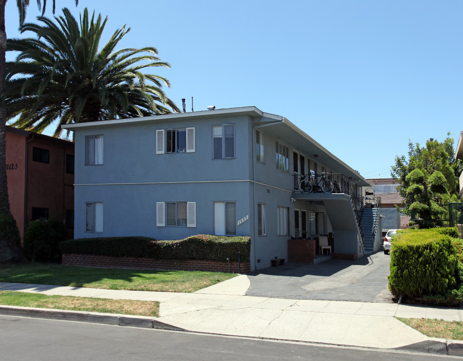 1559 Brockton Ave in Los Angeles, CA - Building Photo