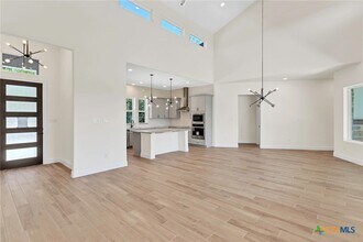 305 Fire Dance in Horseshoe Bay, TX - Foto de edificio - Building Photo