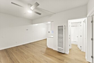 8021 S Broadway in Los Angeles, CA - Building Photo - Building Photo