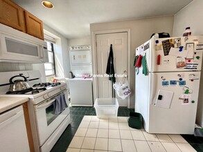 2036 Massachusetts Ave, Unit 4 in Cambridge, MA - Building Photo - Building Photo