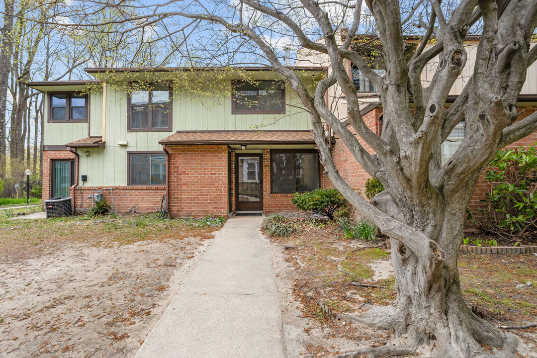 2211 Greenwood Dr in Lindenwold, NJ - Building Photo