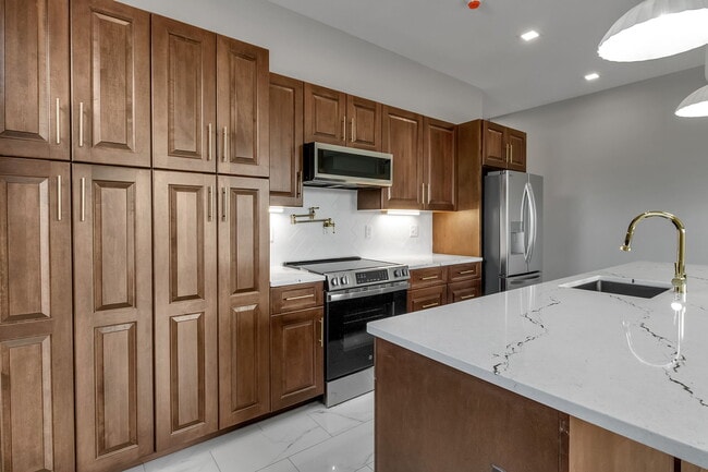 670 Main St, Unit 4