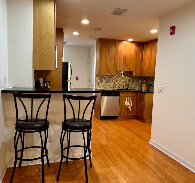 408 Grand St in Hoboken, NJ - Building Photo - Building Photo