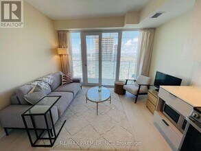 3900 Confederation Pkwy in Mississauga, ON - Building Photo - Building Photo