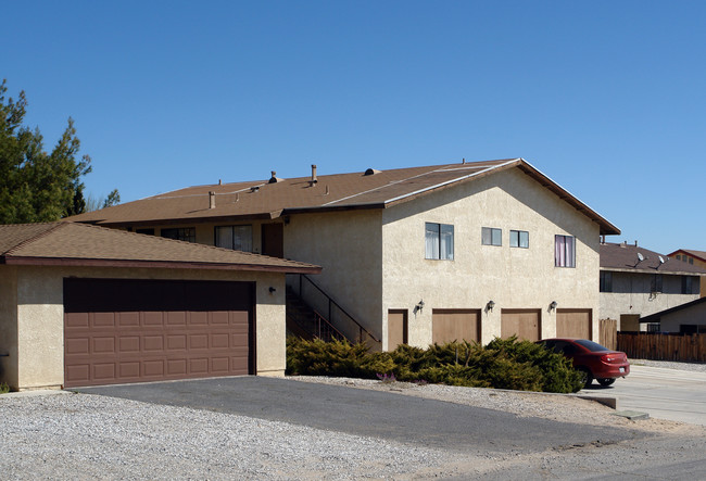 16651 Zenda St in Victorville, CA - Foto de edificio - Building Photo