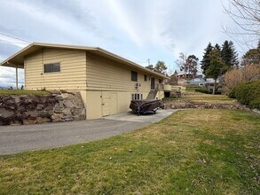 21 19th St NE in East Wenatchee, WA - Building Photo - Building Photo