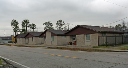 Weaver Road Apartments in Houston, TX - Building Photo - Building Photo