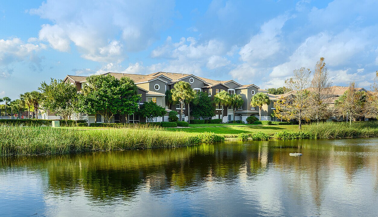 Via Lugano in Boynton Beach, FL - Foto de edificio