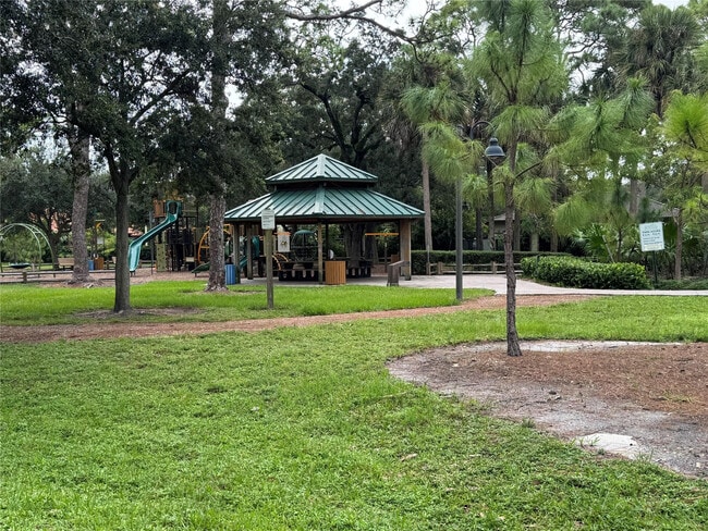 913 SW 15th Terrace