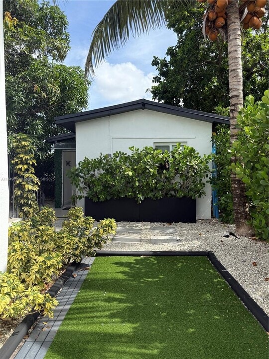 2230 NW 6th St in Miami, FL - Foto de edificio