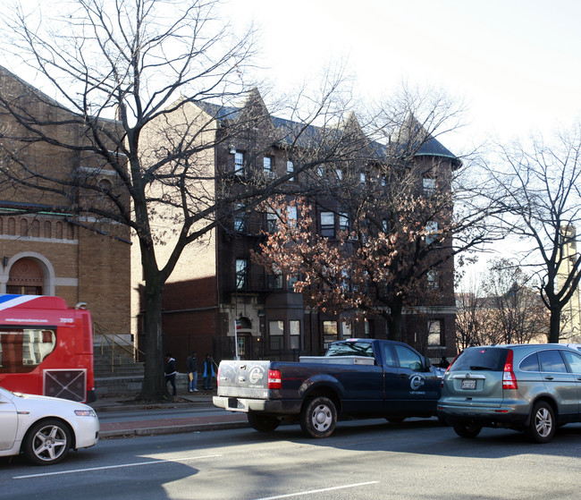 Augusta Apartment House in Washington, DC - Foto de edificio - Building Photo