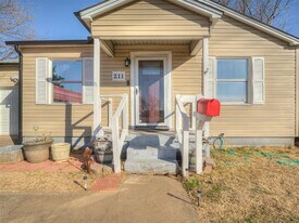 211 W Dale St in Norman, OK - Building Photo