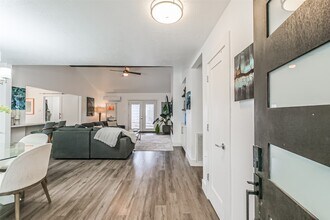 6102 Lymbar Dr in Houston, TX - Building Photo - Building Photo