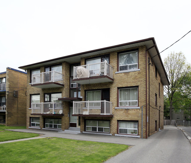 28 Hotspur Rd in Toronto, ON - Building Photo - Primary Photo